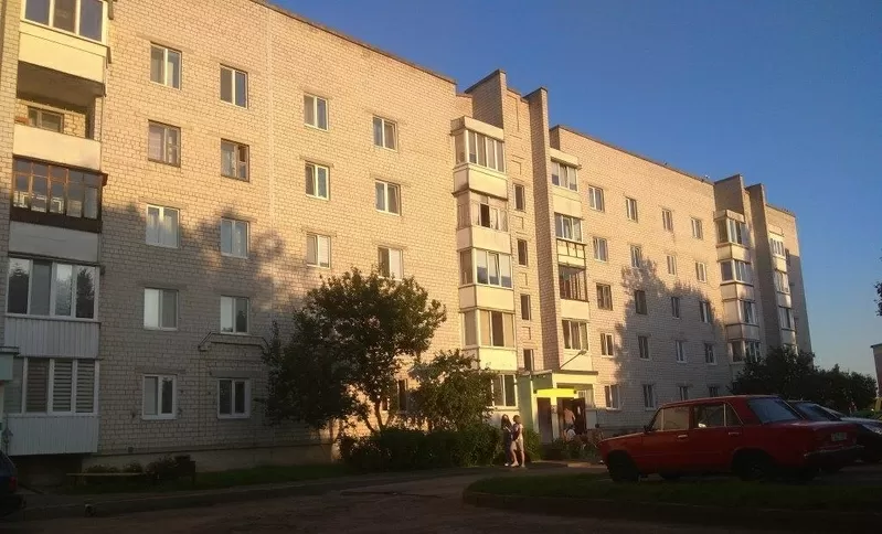 л. К.Маркса,  322А,   продается кв-ра  на 2м этаже кирп. дома. 