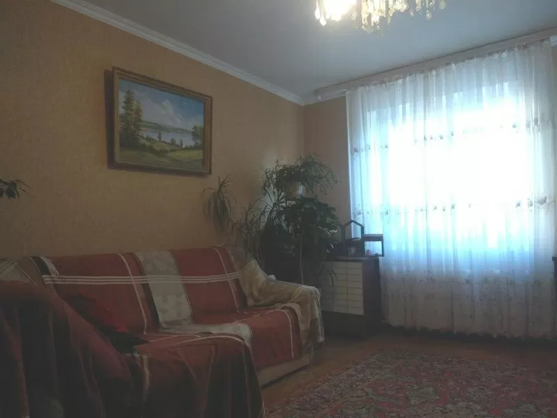 л. К.Маркса,  322А,   продается кв-ра  на 2м этаже кирп. дома.  5