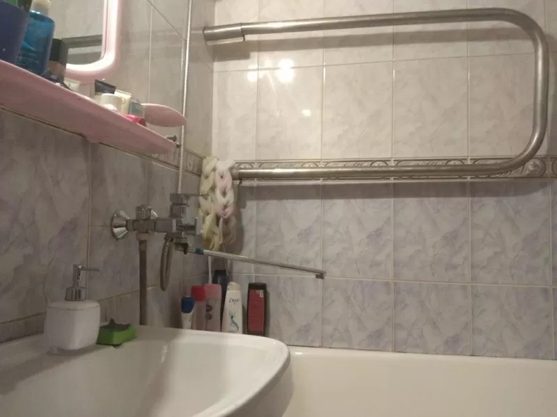 л. К.Маркса,  322А,   продается кв-ра  на 2м этаже кирп. дома.  8